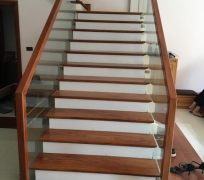 CẦU THANG GỖ GÕ 05