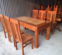 Bàn ăn chân vuông căm xe mặt gõ