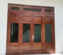 CỬA CHÍNH GỖ  LIM ( Hình chụp thật)