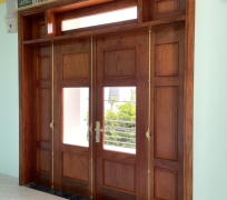 CỬA CHÍNH GỖ  LIM ( Hình chụp thật)