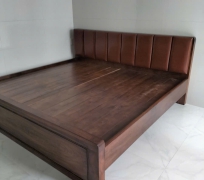 GIƯỜNG GỖ GÕ 2M2 ĐẦU GIƯỜNG  BỌC NÊM, DẠT PHẢN