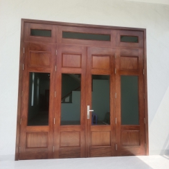 CỬA CHÍNH GỖ  LIM ( Hình chụp thật)