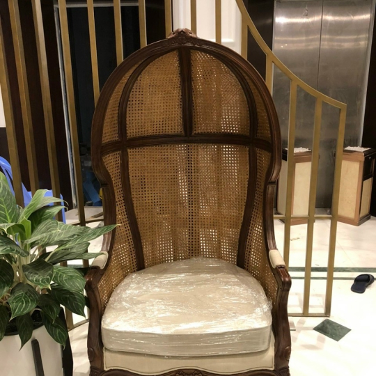 GHẾ CÀ PHÊ GỖ SỒI ĐAN MÂY NHỰA