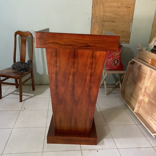 BỤC PHÁT BIỂU 003