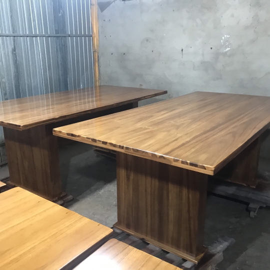 BÀN HỌP VÁN PHỦ TRÀM 2M*1M* CAO 78CM ( HÌNH CHỤP THẬT TẠI XƯỞNG)